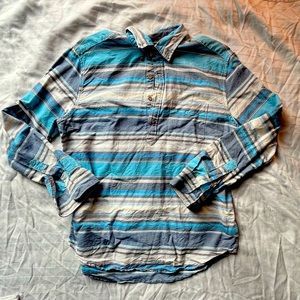 American Eagle men’s half button down
